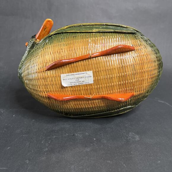 Vintage Wicker Duck Basket-Hand-Painted Bamboo Small Lifelike Wings VTG Folk Art - Picture 7 of 7